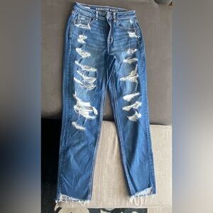 American Eagle! High rise mom jeans with rips. Size 4 long, dark blue.